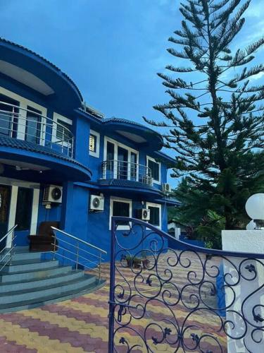 9 BHK, 1 min Candolim Beach Villa