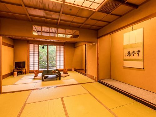 Standard Japanese-Style Large Room