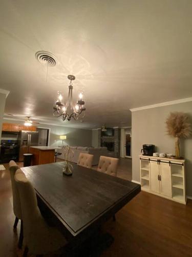 Large Modern Family Home! detail