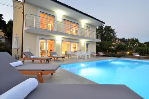 Villa Maelynn Opatija with Heated Pool and Sea View