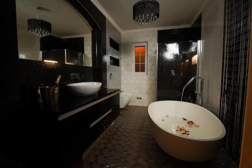 Fürdőszoba, Villa Maelynn Opatija with Heated Pool and Sea View in Rubesi