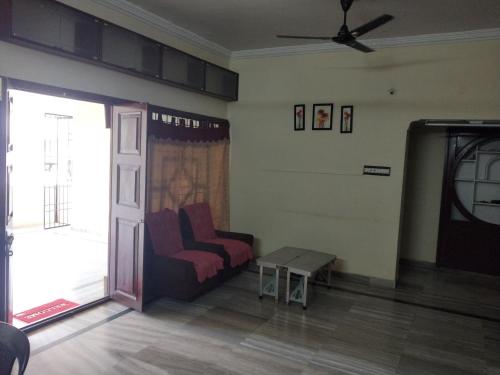 Padmavathi Smart ~ A family Guest House