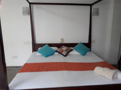 Deluxe Double Room (2 Adults + 1 Child) image 6