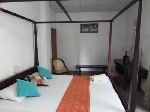 Deluxe Double Room (2 Adults + 1 Child) image 4