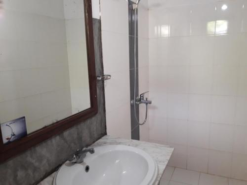 One-Bedroom Apartment image 10