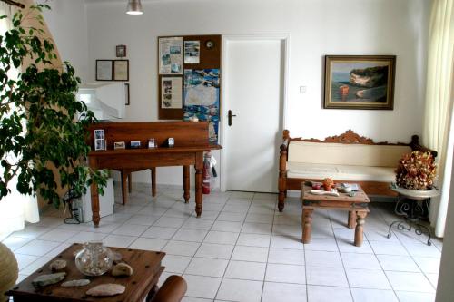 Giannoulis Hotel – Adamantas