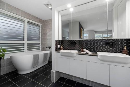 Modern, Spacious, 5Bed, Relaxed outdoor flow