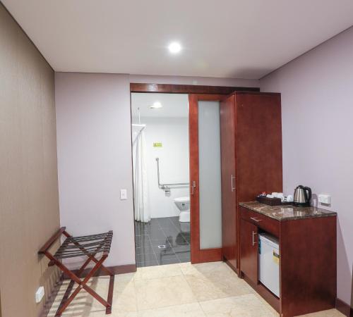 Megaboom City Hotel - image 2
