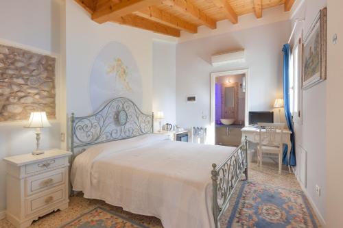 Talamo Rooms Room Type - Queen Room with Garden View