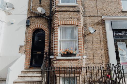 Picture of Stylish Herne Bay Apartment By The Sea