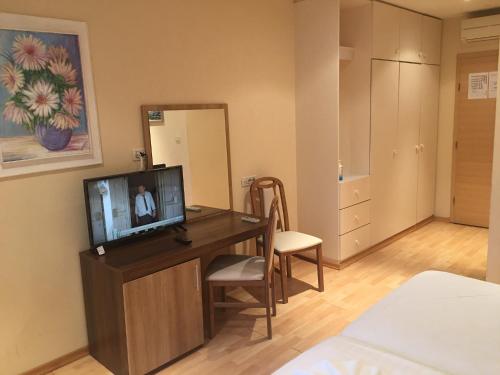 Double Room image 9