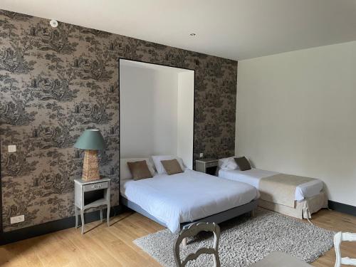 1 queen bed, 1 sofa bed