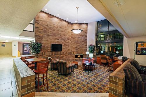 ล็อบบี้, อเมริกอินน์ บาย วินด์แฮม โอมาฮา (AmericInn by Wyndham Omaha) in โอมาฮา (NE)
