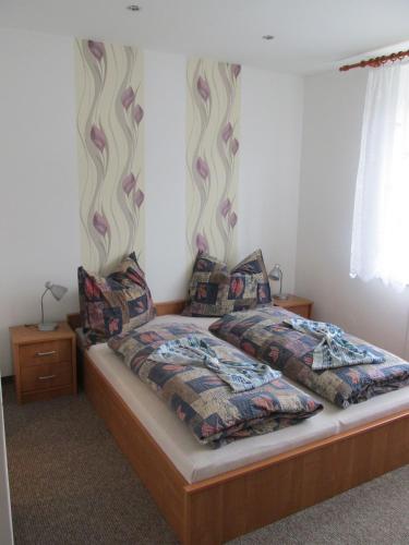 1 queen bed
