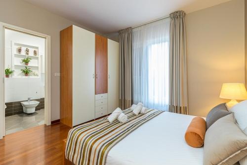 One-Bedroom Apartment image 10