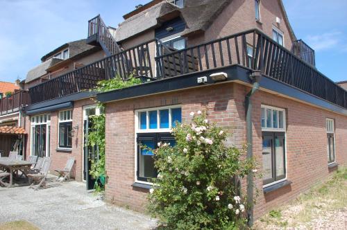 Bejárat, villa Flore, studio's in Bergen aan Zee