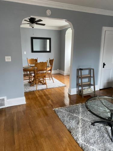 Picture Perfect Apartment Minutes Away From Downtown Cleveland The Bailey House #2