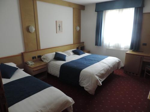 2 twin beds
