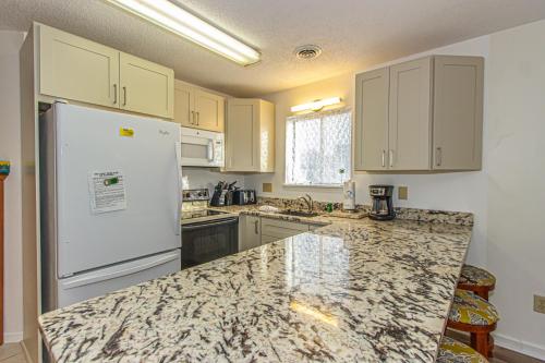 2 Bed 2 Bath Ground Level Golf Colony at Plantation 33I Only 2 Miles To The Beach - image 12