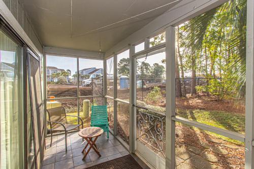 2 Bed 2 Bath Ground Level Golf Colony at Plantation 33I Only 2 Miles To The Beach - main image