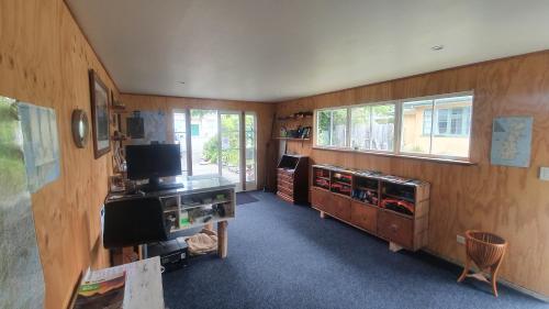 ล็อบบี้, Off The Beaten Trail Acc & Bike Hire                                                         in เมอร์ชิซัน