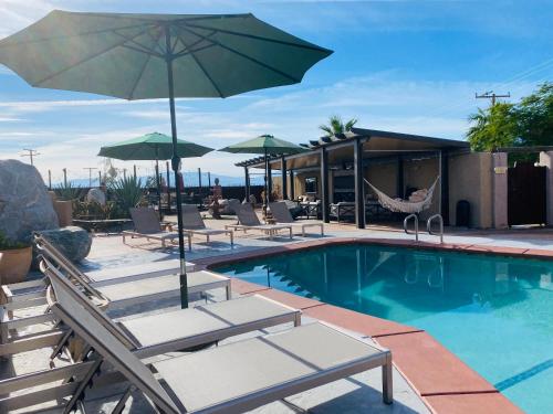 Mi Kasa Hot Springs 420, Adults only, Clothing Optional Room Type - Queen Room with Pool View