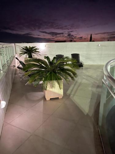 Apartamento com varanda e piscina