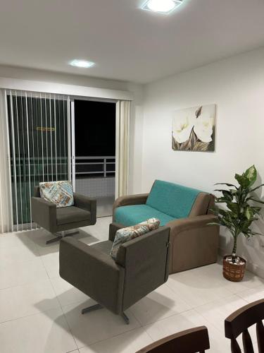 Apartamento com varanda e piscina