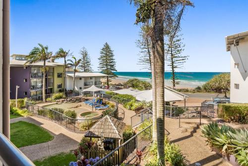 Coolum Beachside Apartment