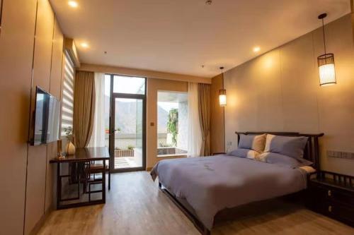Floral Hotel Shitai Se Shui Wan