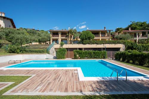 Crocus 1 con piscina by Wonderful Italy - Apartment - Soiano del Lago