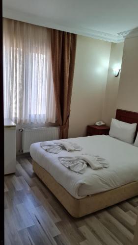 EMOS HOTEL - image 6