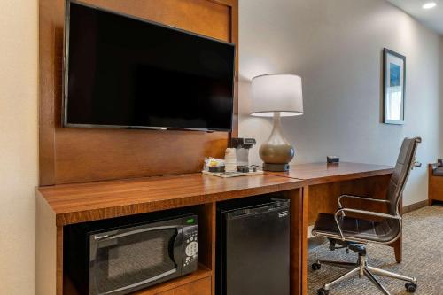 Comfort Suites Columbus Airport - image 7