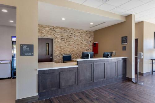 Comfort Inn & Suites Balch Springs - SE Dallas