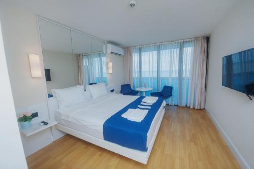 Studio Apartment with Sea View