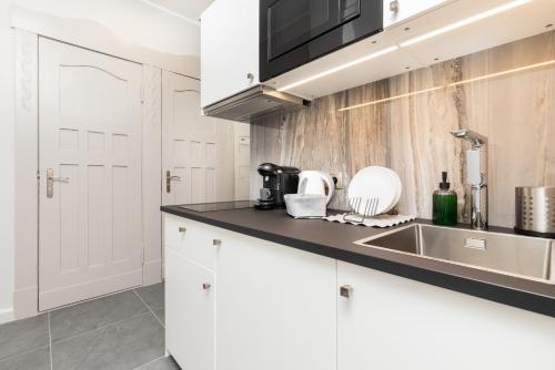 Cozinha, Sopot RIVOLI Apartments near the Beach & Pier by Noclegi Renters in Sopot Centrum