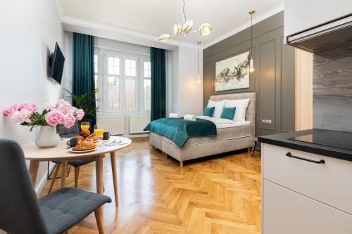 Sopot RIVOLI Apartments near the Beach & Pier by Noclegi Renters in Sopot Centrum