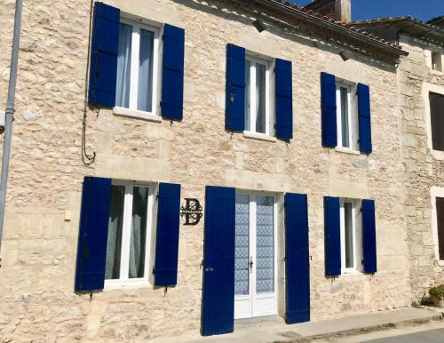 A Beautiful 3 Bedroom Gem on the Banks of the River Dordogne gîte à louer Vélines