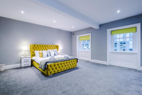 Luxury Listed Townhouse in City Centre - image 14