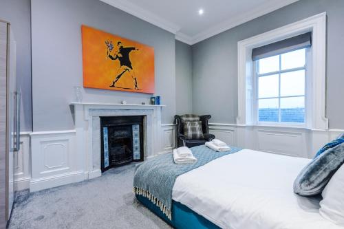 Luxury Listed Townhouse in City Centre - image 2
