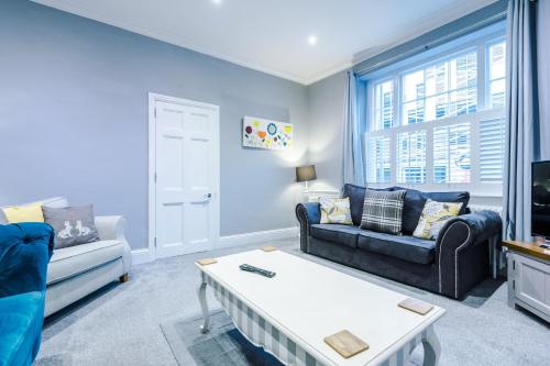 Luxury Listed Townhouse in City Centre - main image