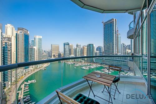 Full Marina and Ain Dubai Wheel View 1BR at The Point Dubai Marina by Deluxe Holiday Homes, Дубай (фото 4)