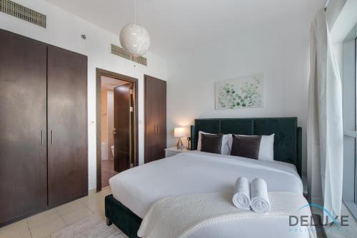 Verdant 1BR at The Point Dubai Marina by Deluxe Holiday Homes
