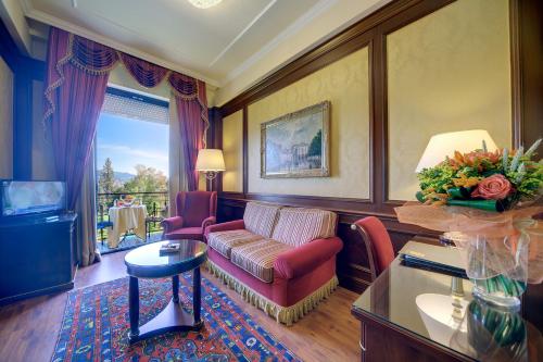 Suite with Lake View