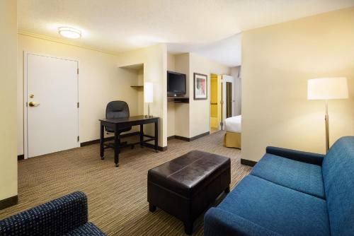 Holiday Inn Express & Suites Alpharetta, an IHG Hotel