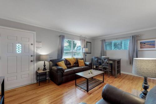 Upper 103 2 bedroom unit in Denver with 2 king bed