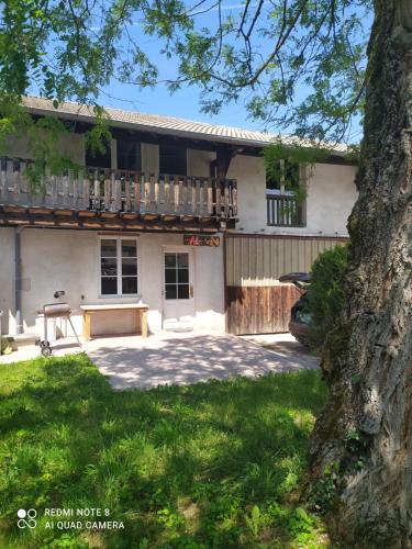 Kert, le saloon in Chazey-sur-Ain