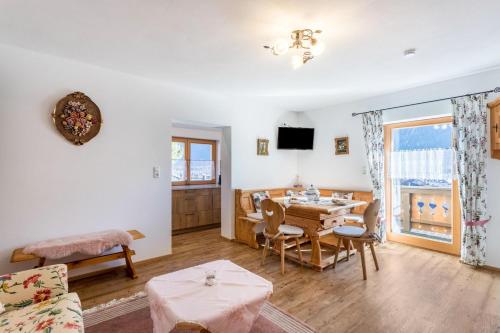 B&B Mittenwald - Ferienwohnung Rosenquarz - Bed and Breakfast Mittenwald