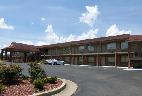 Red Roof Inn & Suites Cleveland, TN