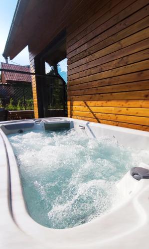 Massage chair -all-year HOT TUB - kids playground - bike trails in Nove Mesto pod Smrkem